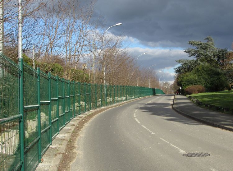 Fermeture du parking et du chemin latéral aux véhicules